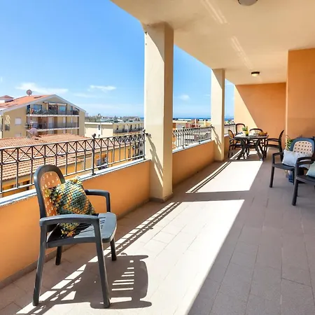 Karol Apartmanhotel 2*
