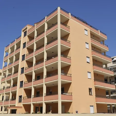 Karol شقة فندقية 2*